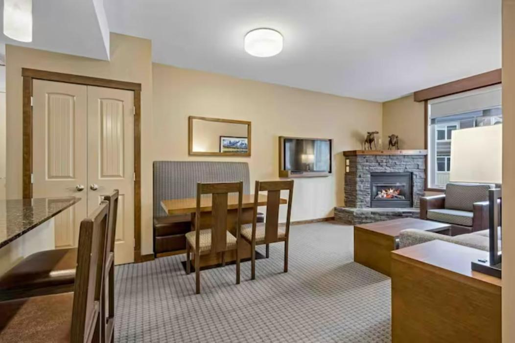 Falcon Crest Lodge 1 Bedroom Condo With Gym & Hot-Tubs & Mountain View Canmore Dış mekan fotoğraf