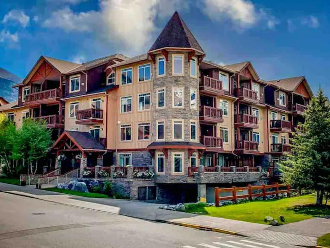 Falcon Crest Lodge 1 Bedroom Condo With Gym & Hot-Tubs & Mountain View Canmore Dış mekan fotoğraf
