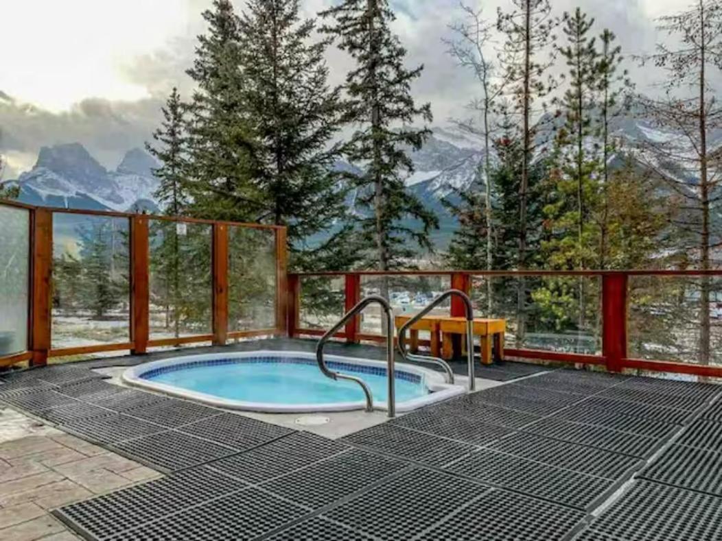 Falcon Crest Lodge 1 Bedroom Condo With Gym & Hot-Tubs & Mountain View Canmore Dış mekan fotoğraf