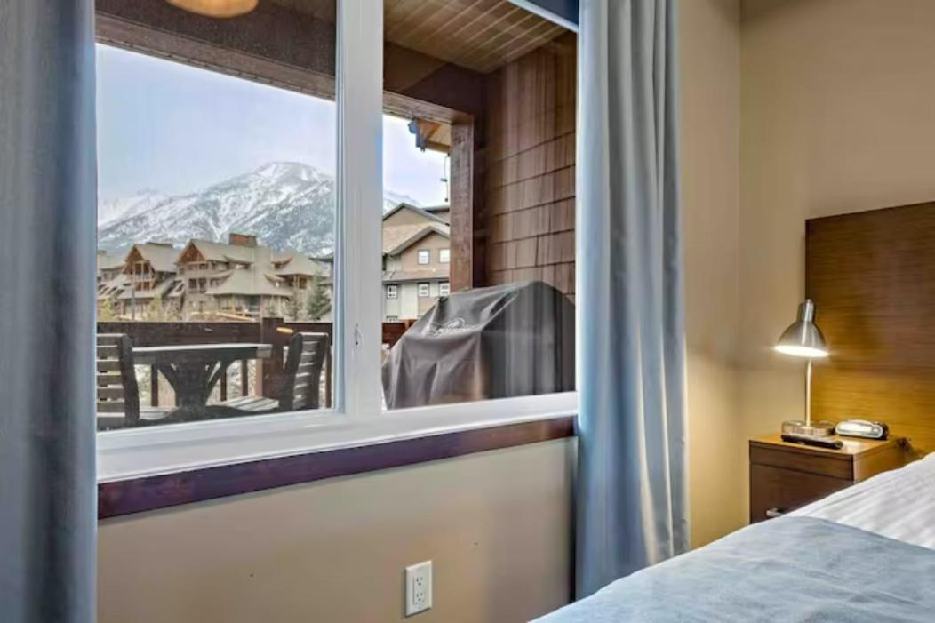 Falcon Crest Lodge 1 Bedroom Condo With Gym & Hot-Tubs & Mountain View Canmore Dış mekan fotoğraf