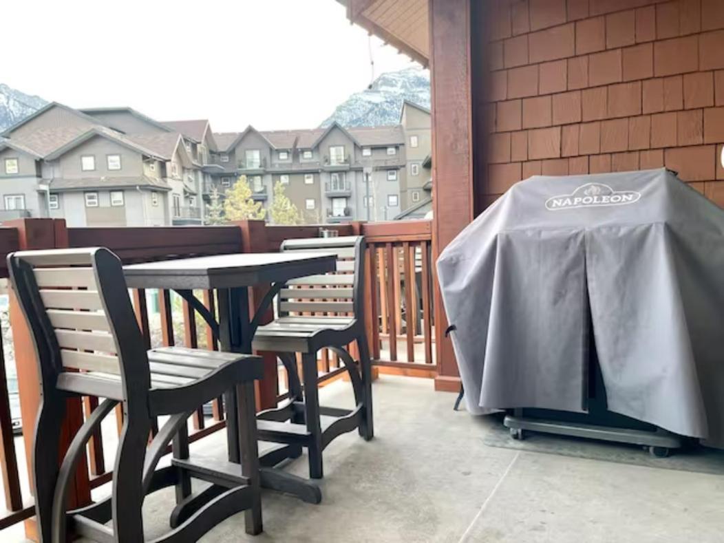 Falcon Crest Lodge 1 Bedroom Condo With Gym & Hot-Tubs & Mountain View Canmore Dış mekan fotoğraf