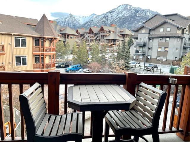 Falcon Crest Lodge 1 Bedroom Condo With Gym & Hot-Tubs & Mountain View Canmore Dış mekan fotoğraf